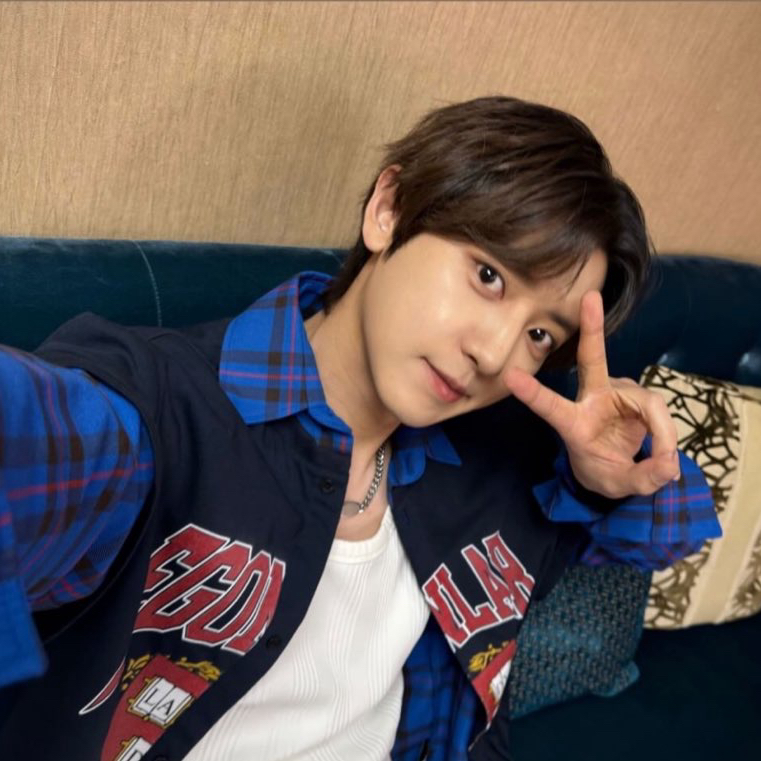 A moment captured by Chanyeol (EXO)'s fan