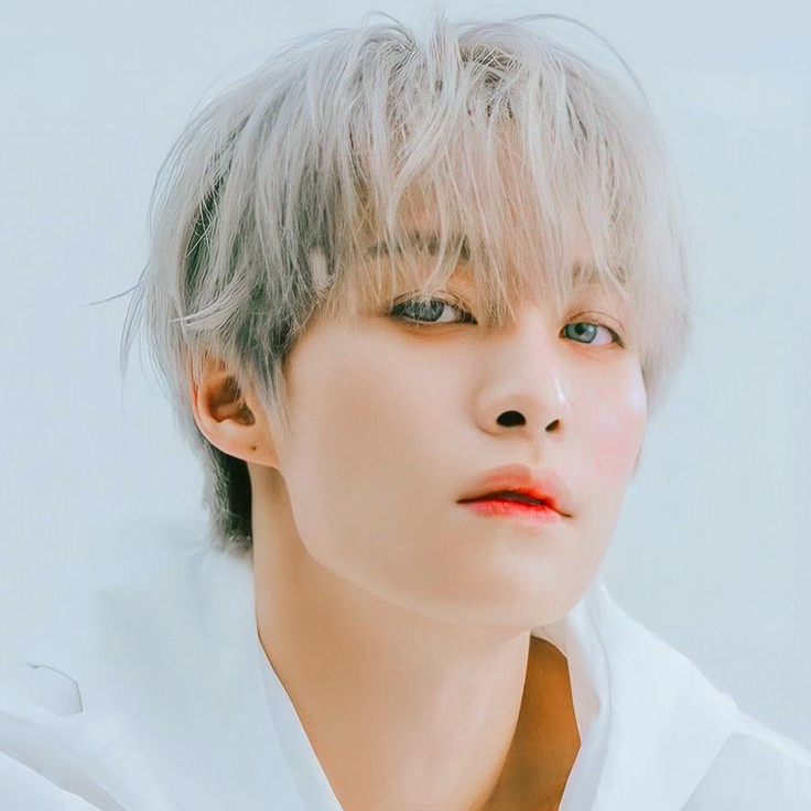Latest photo of YANGYANG (WayV)