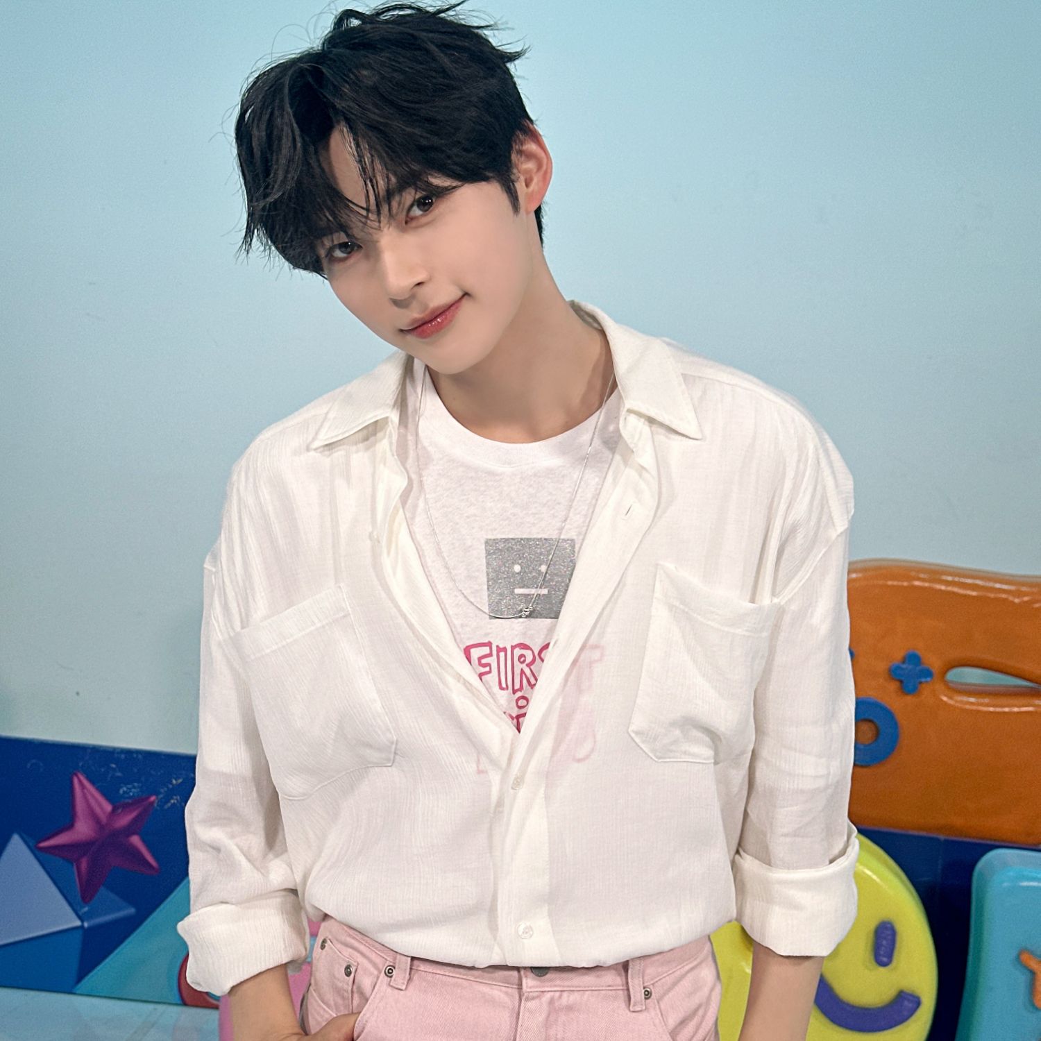 Foto terbaru Sung Hanbin (ZEROBASEONE)