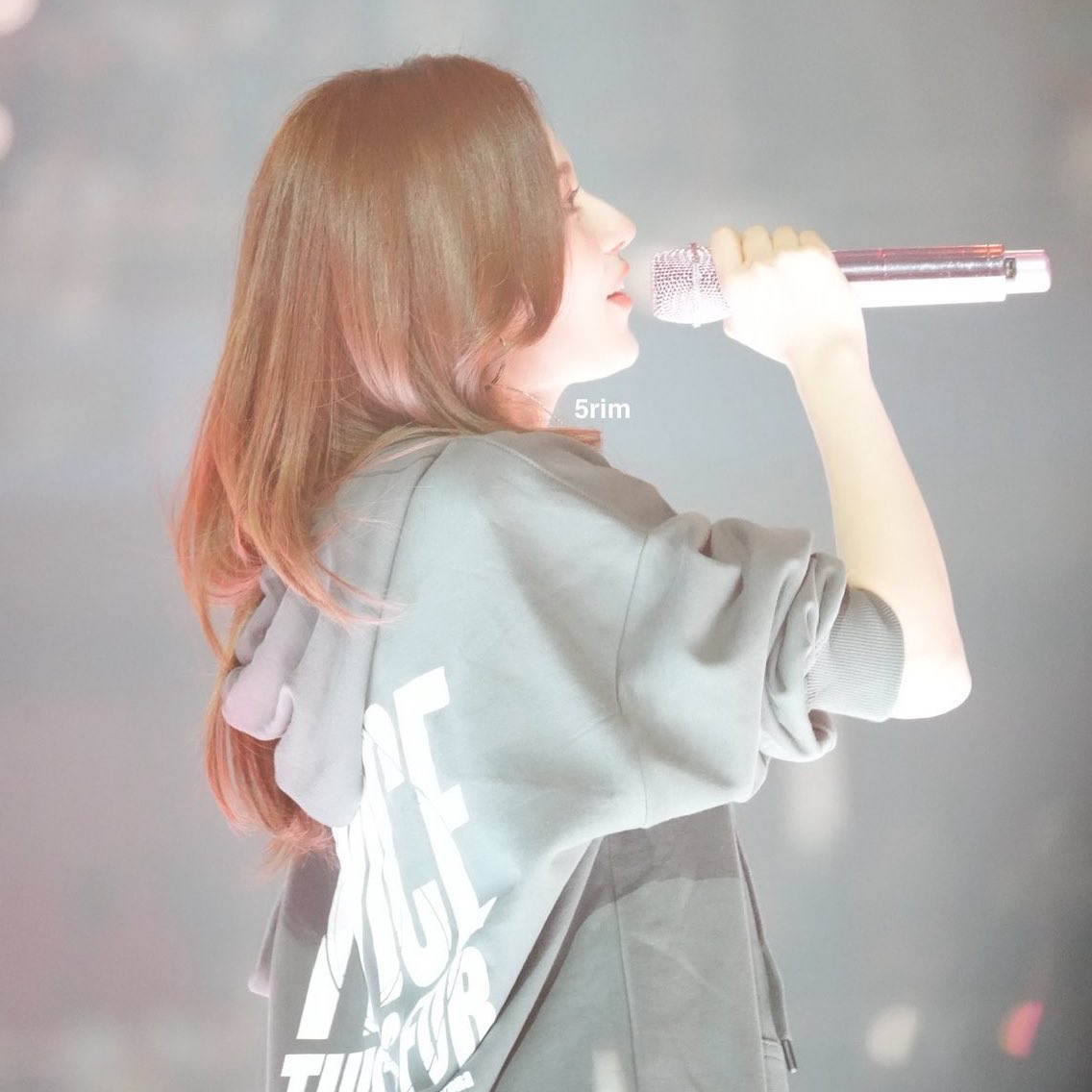 Sana (TWICE)粉絲拍下的瞬間