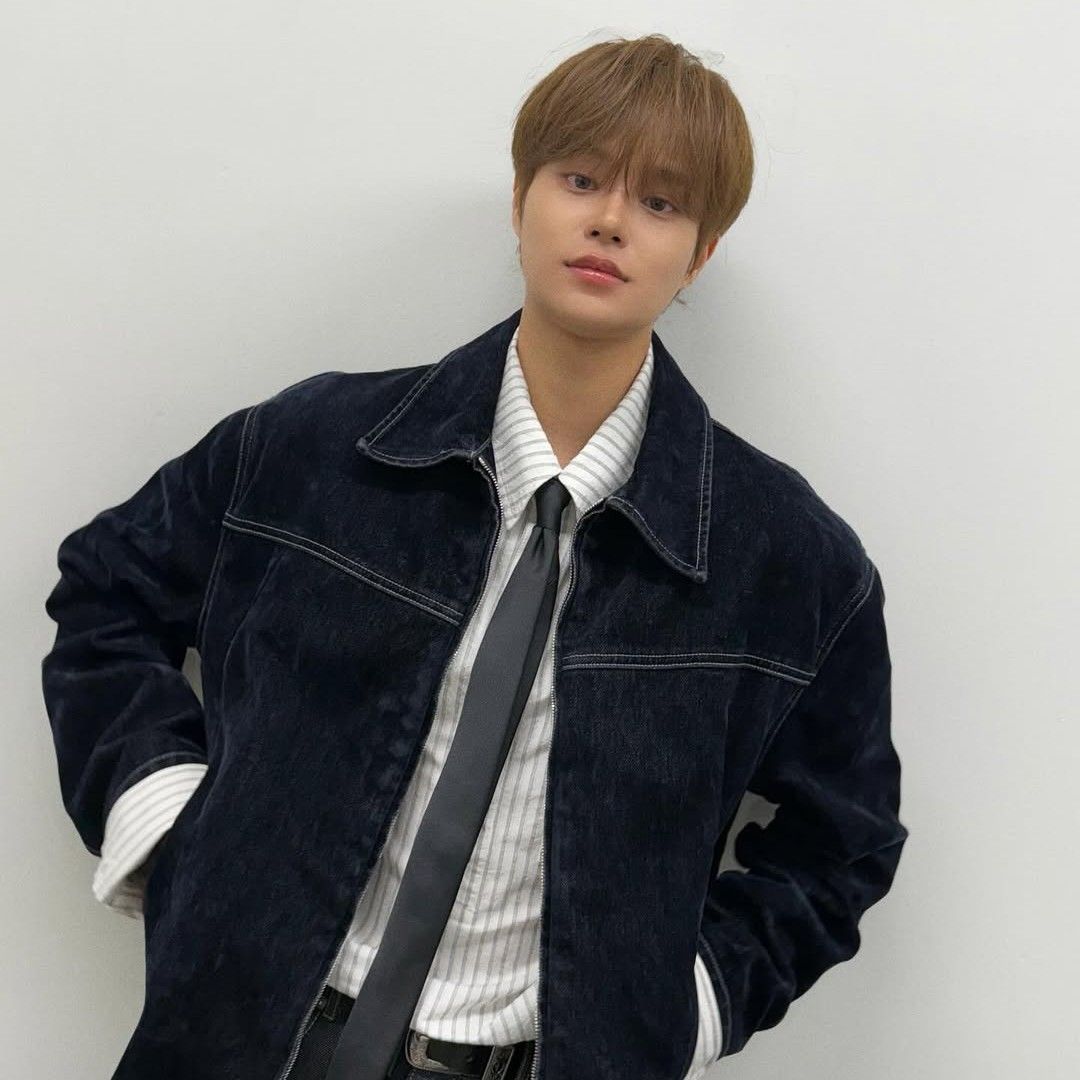 A moment captured by Lee Daehwi (AB6IX)'s fan