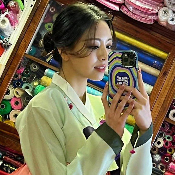 Latest photo of Yuna (ITZY)