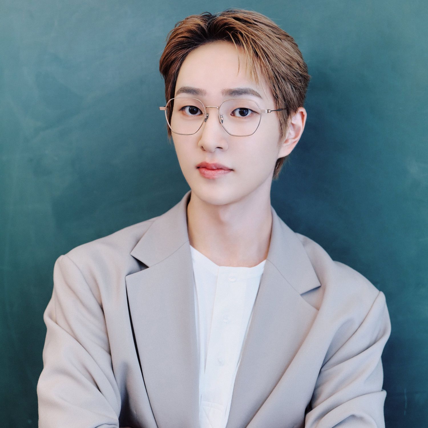 Behind-the-scenes cut of Onew (SHINee)