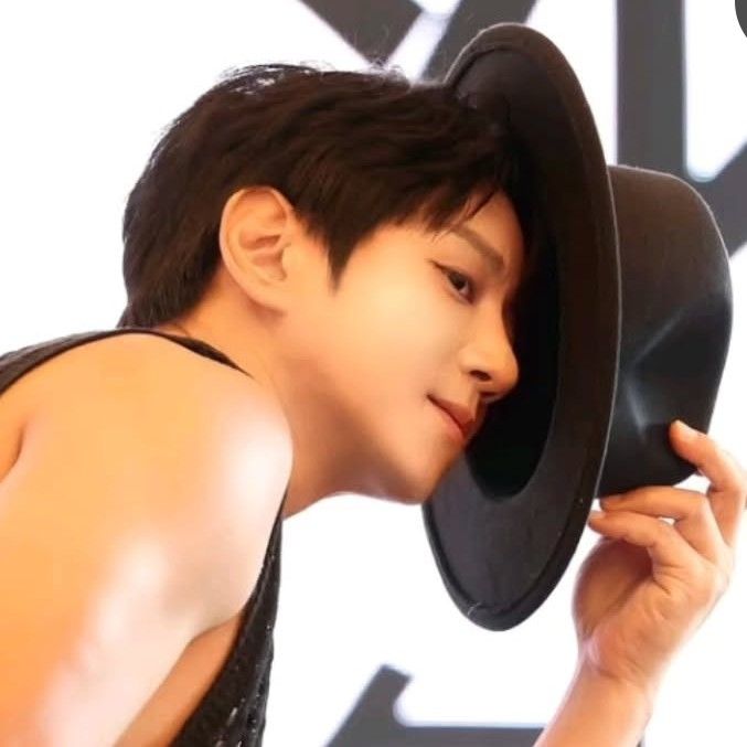 Latest photo of Hwang Chiyeol
