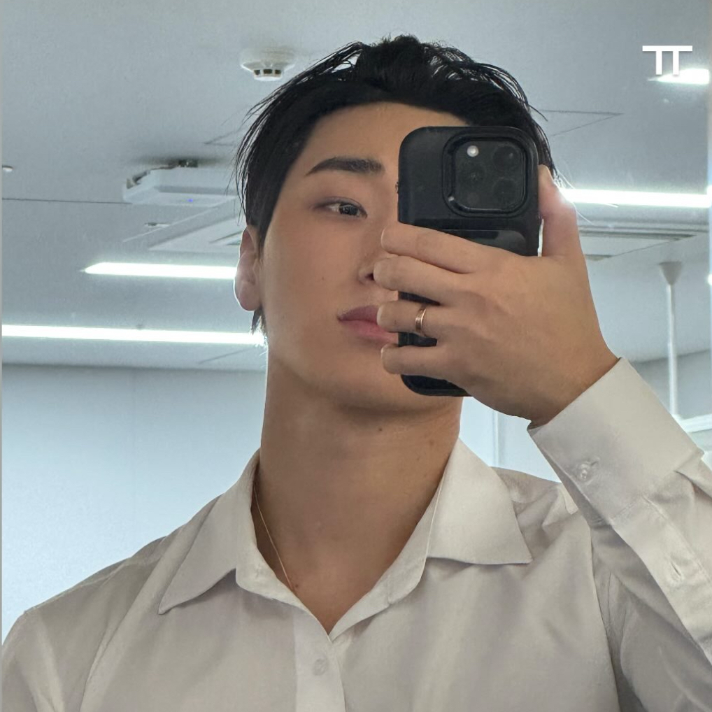 A moment captured by San (ATEEZ)'s fan