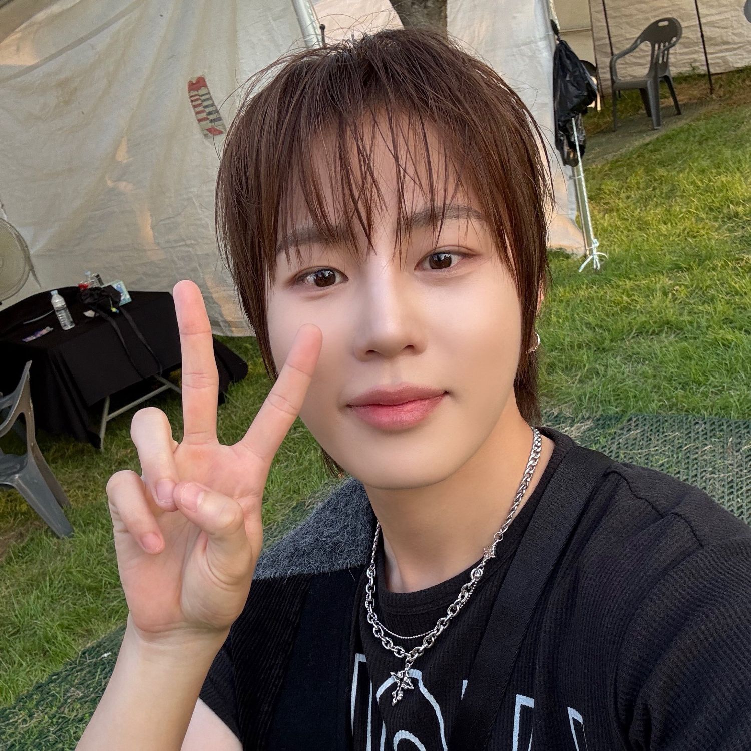 A moment captured by Ha Sungwoon's fan