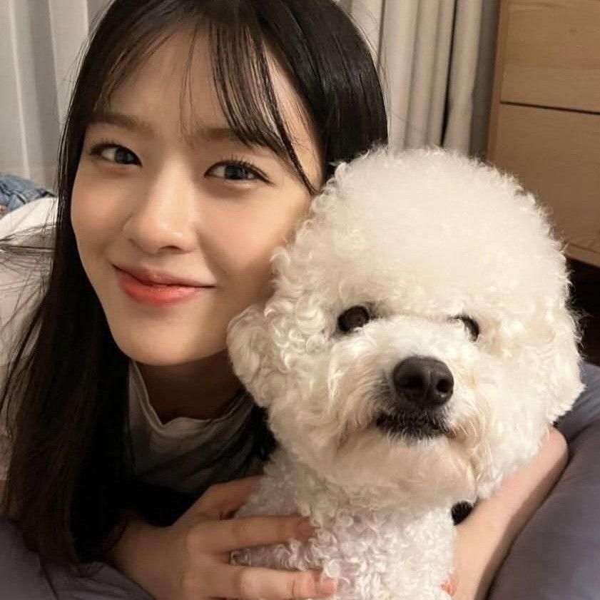 Latest photo of IVE