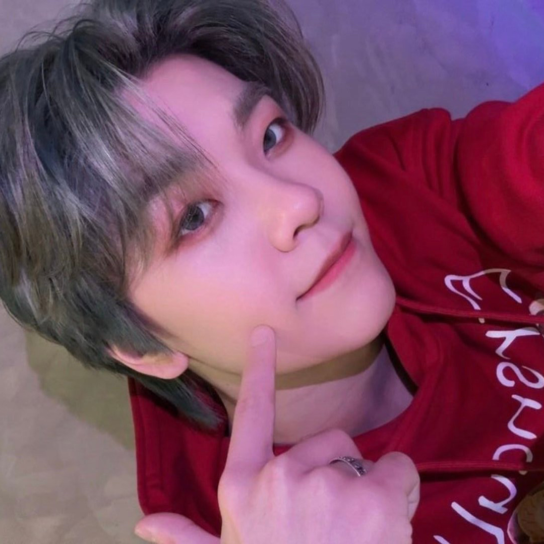 A moment captured by He Xinlong (ALPHA DRIVE ONE)'s fan