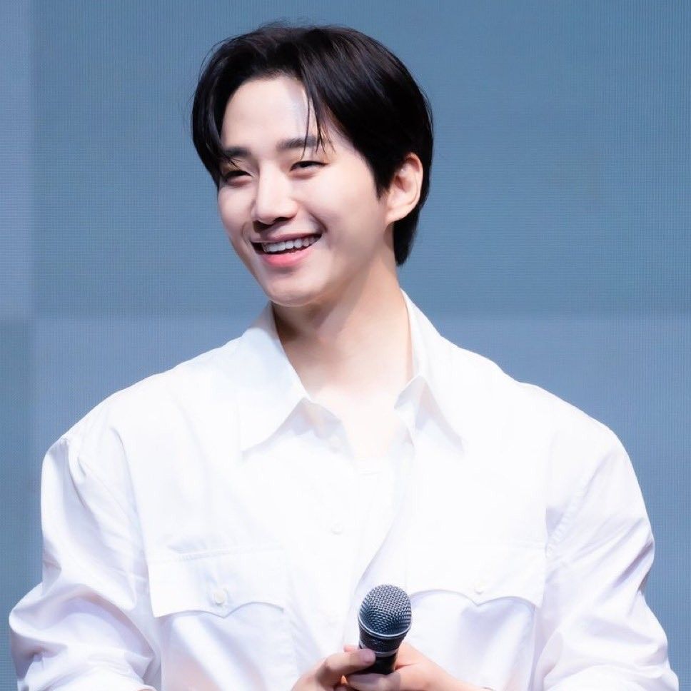 Latest photo of Junho (2PM)