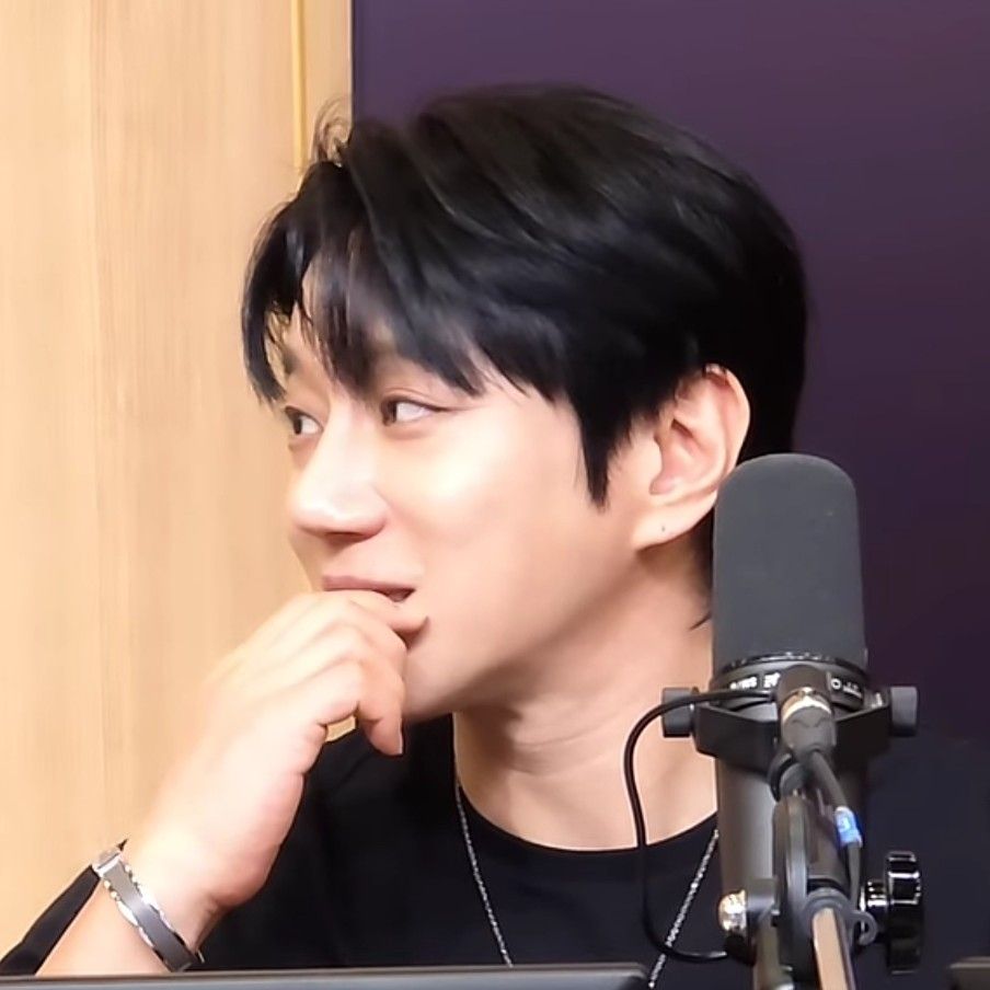Recent activity shot of Hwang Chiyeol