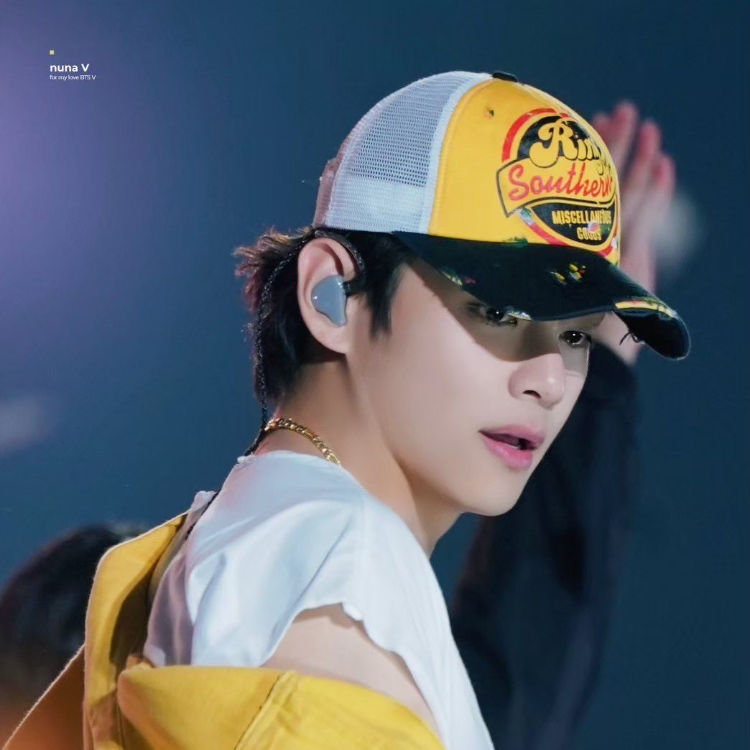 Latest photo of V (BTS)