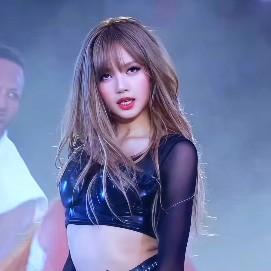 Lisa (BLACKPINK)的最新照片