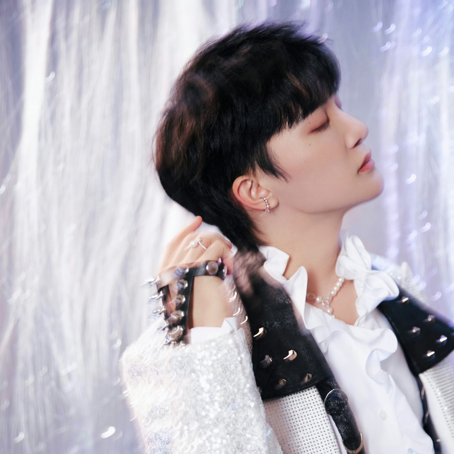 Behind-the-scenes cut of Charlie Zhou