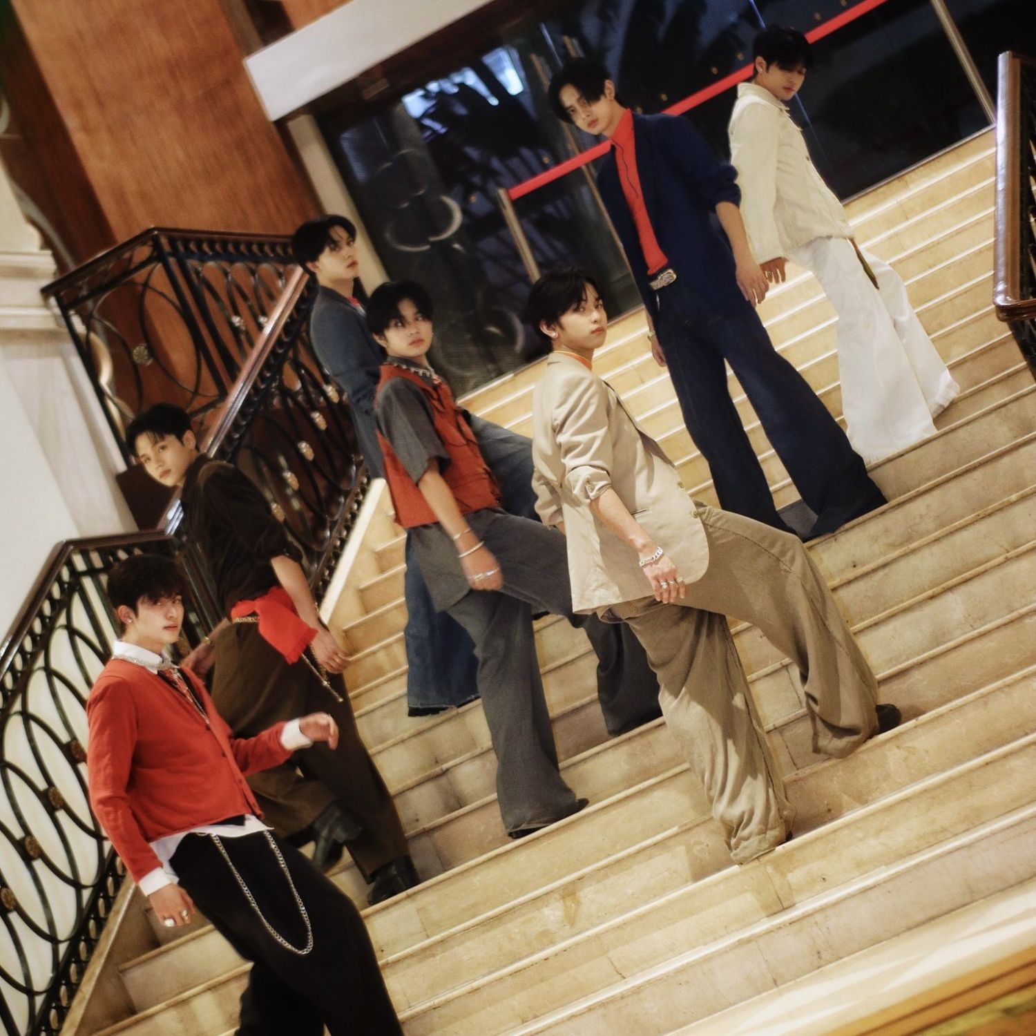 Behind-the-scenes cut of HORI7ON