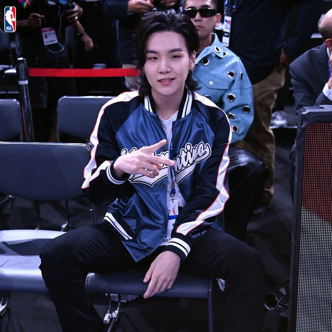 Foto aktivitas terbaru SUGA (BTS)