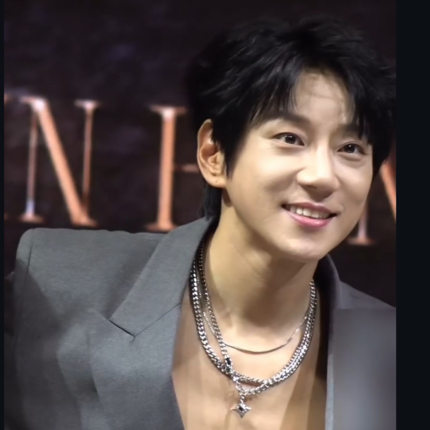 Behind-the-scenes cut of Hwang Chiyeol