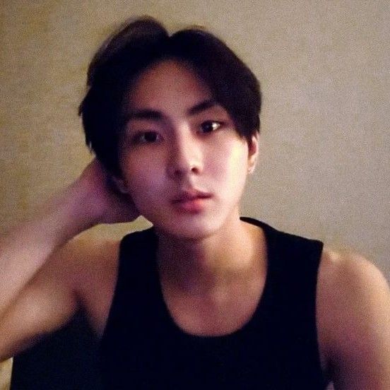 Latest photo of Jungwon (ENHYPEN)