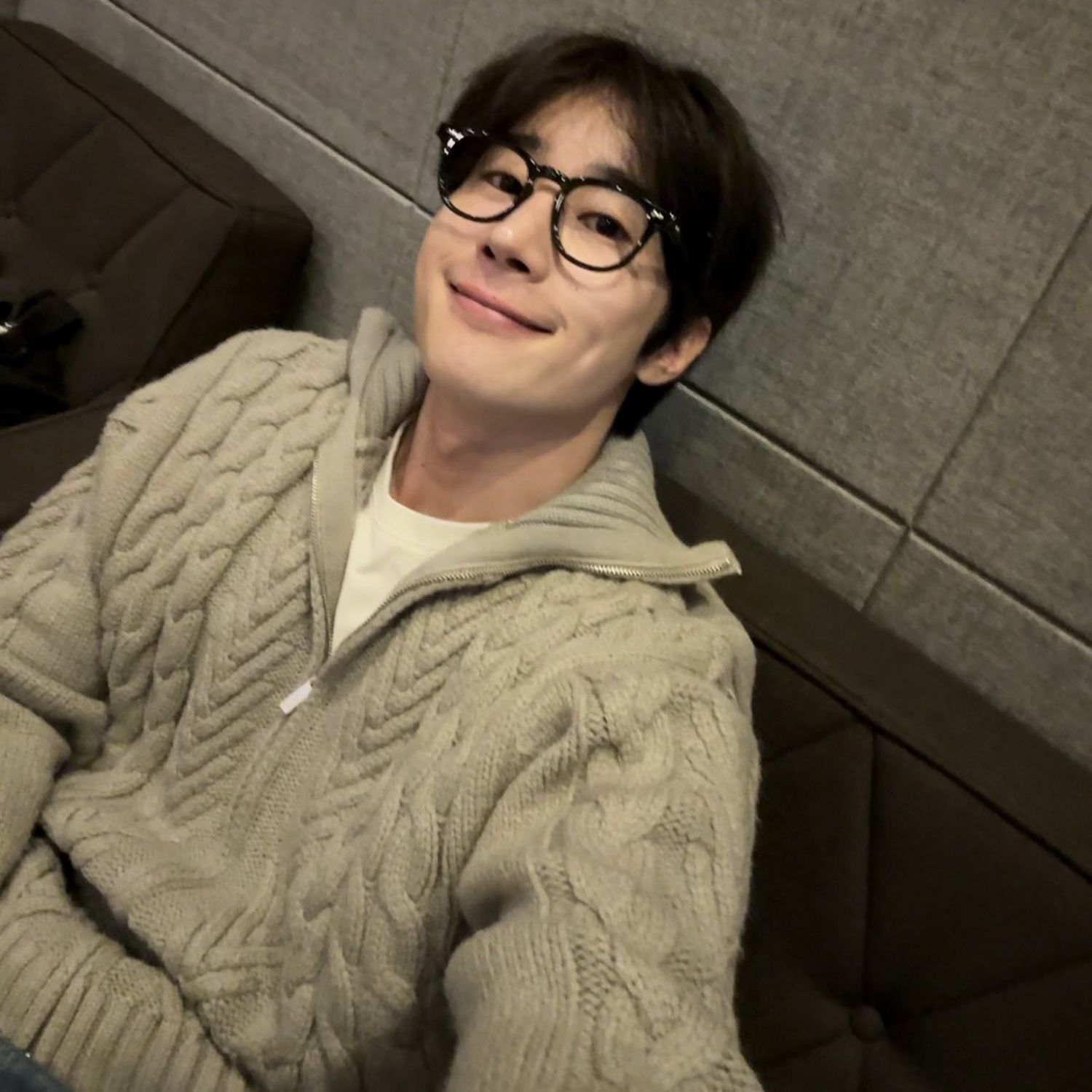 Behind-the-scenes cut of Han Seungwoo