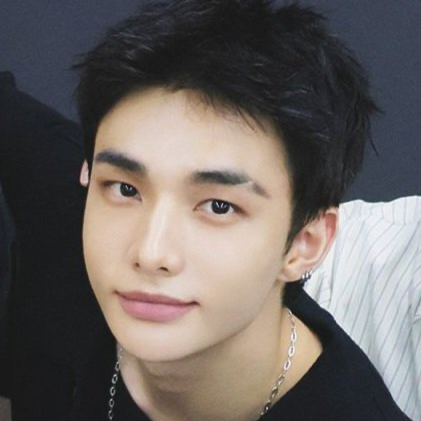 현진 (Stray Kids)의 비하인드 컷