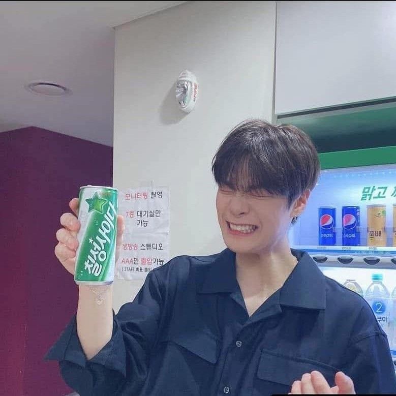 A moment captured by Moonbin (ASTRO)'s fan