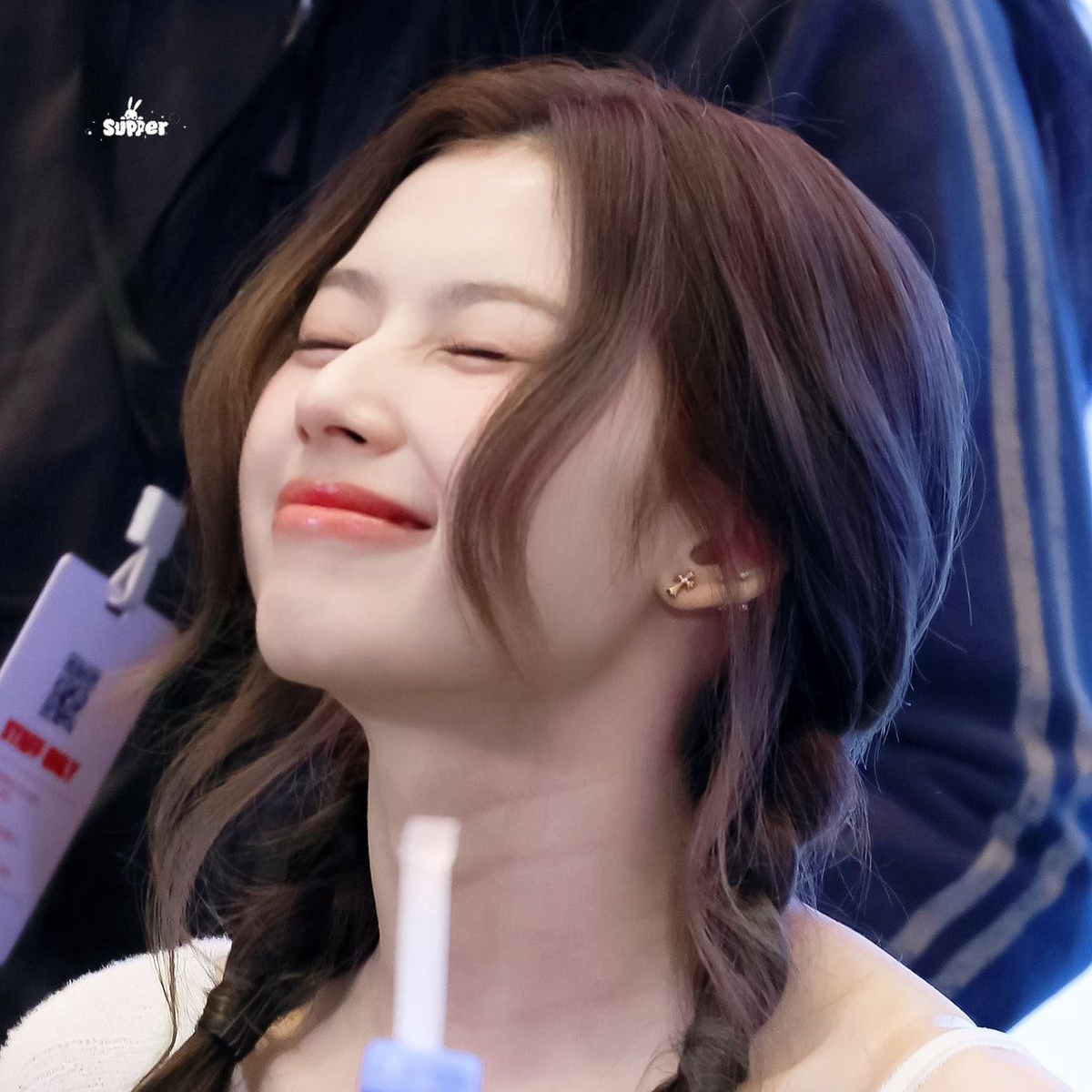 サナ (TWICE)の舞台裏ショット