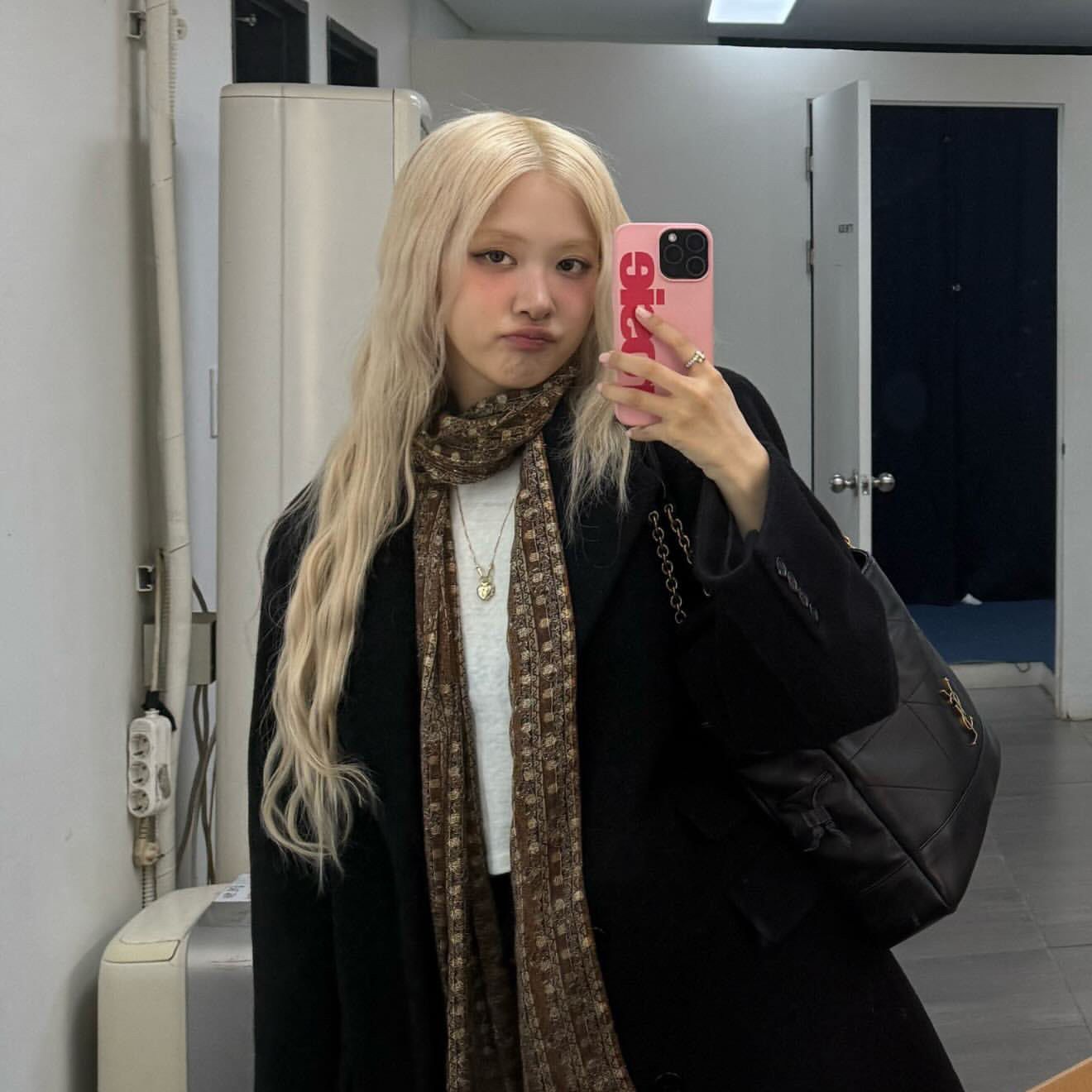 Behind-the-scenes cut of ROSÉ (BLACKPINK)