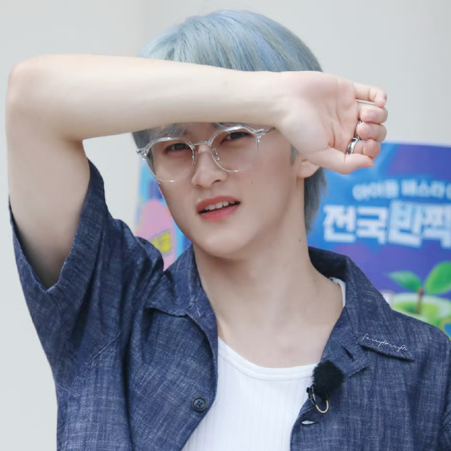 Behind-the-scenes cut of Mark (NCT 127, NCT DREAM)