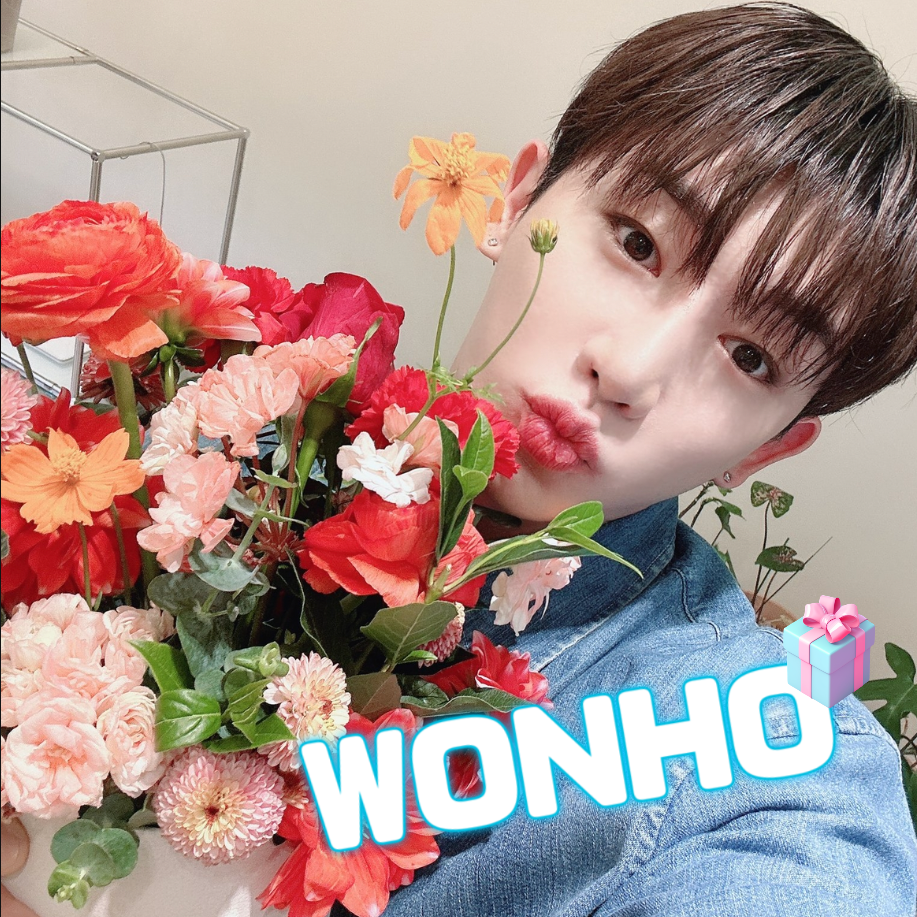 A moment captured by Wonho's fan