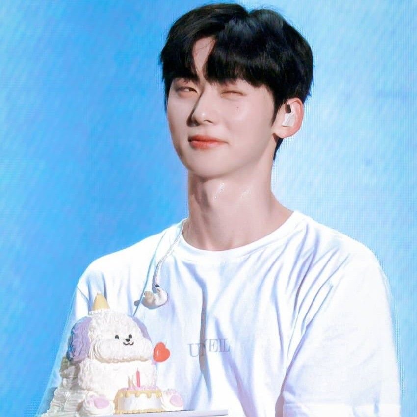 A moment captured by Hwang Minhyun's fan