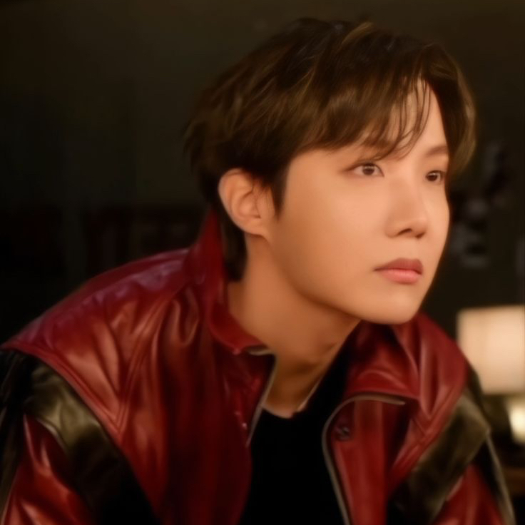 Foto terbaru j-hope (BTS)