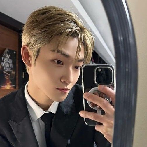 Behind-the-scenes cut of Kevin (THE BOYZ)