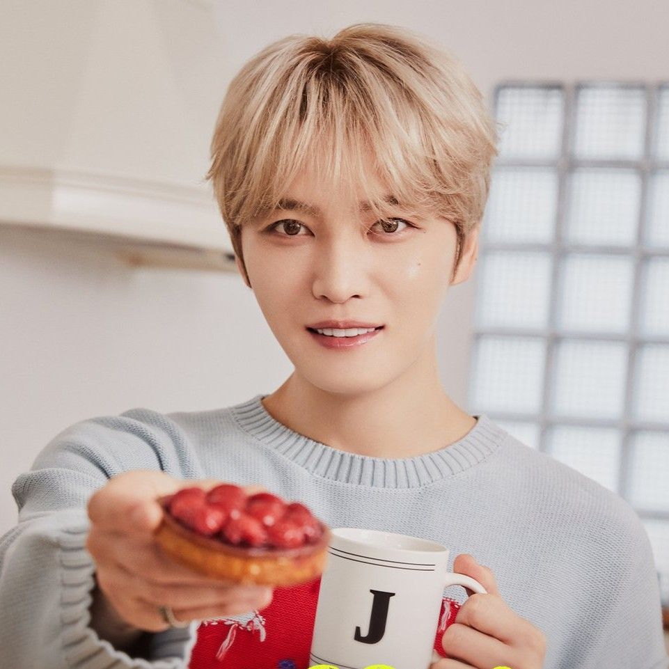 Behind-the-scenes cut of JX