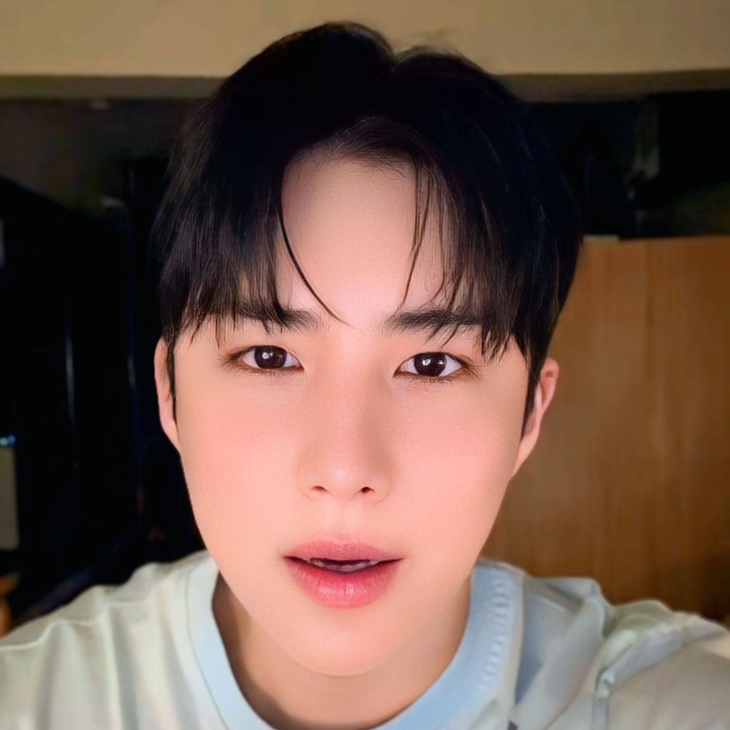 A moment captured by Wow (A.C.E)'s fan