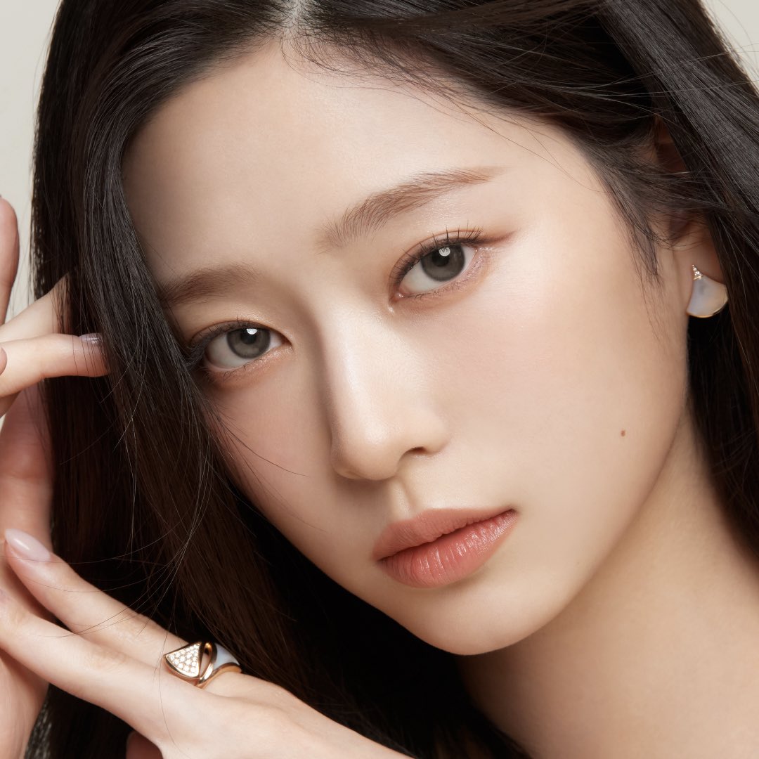 Potret di balik layar Kim Minju