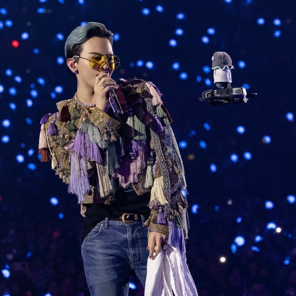 Foto aktivitas terbaru G-DRAGON (BIGBANG)