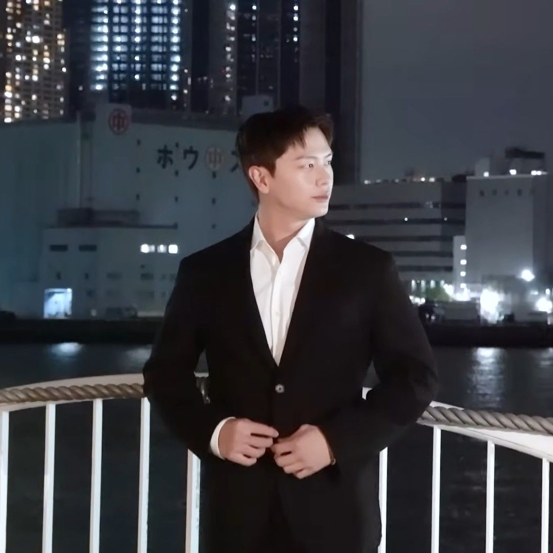 Behind-the-scenes cut of Yook Sungjae (BTOB)