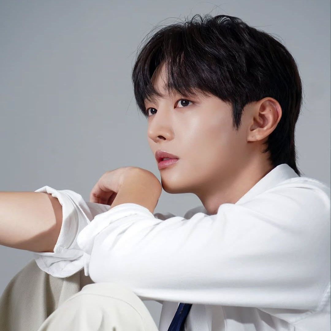 Recent activity shot of Yoon Jisung