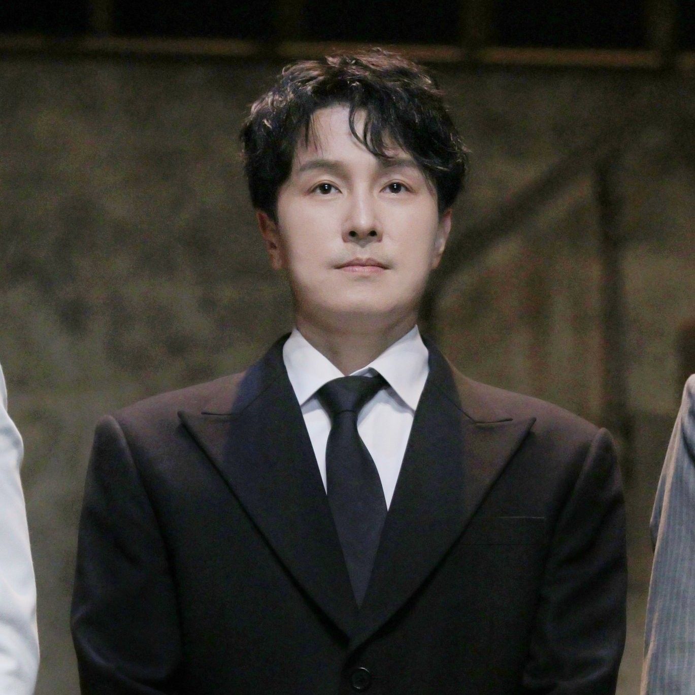 キム・ドンワン (神話)の舞台裏ショット