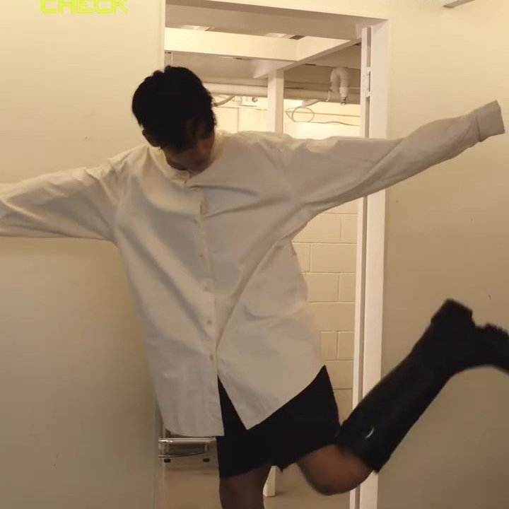 A moment captured by Kim Yohan (WEi)'s fan