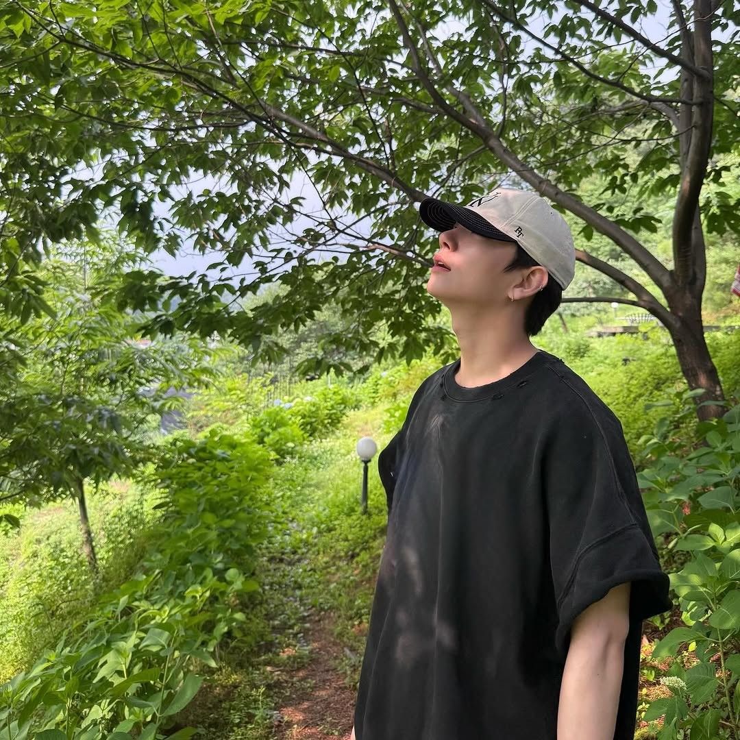 Latest photo of Joshua (SEVENTEEN)