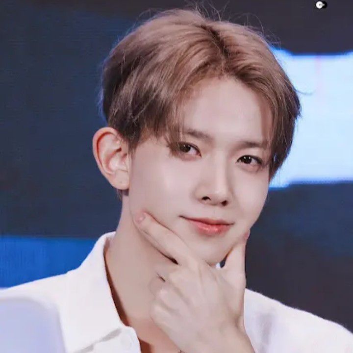 Latest photo of Heeseung (ENHYPEN)