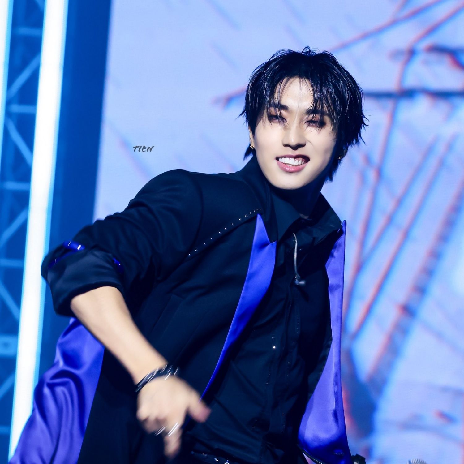 Behind-the-scenes cut of Stray Kids