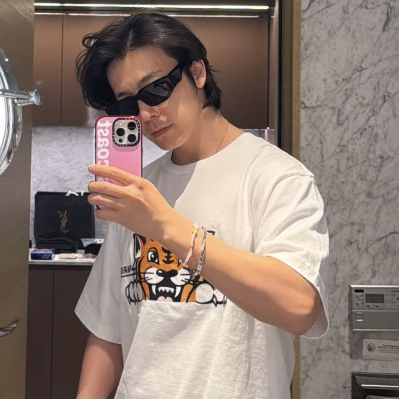 Behind-the-scenes cut of Donghae (Super Junior)