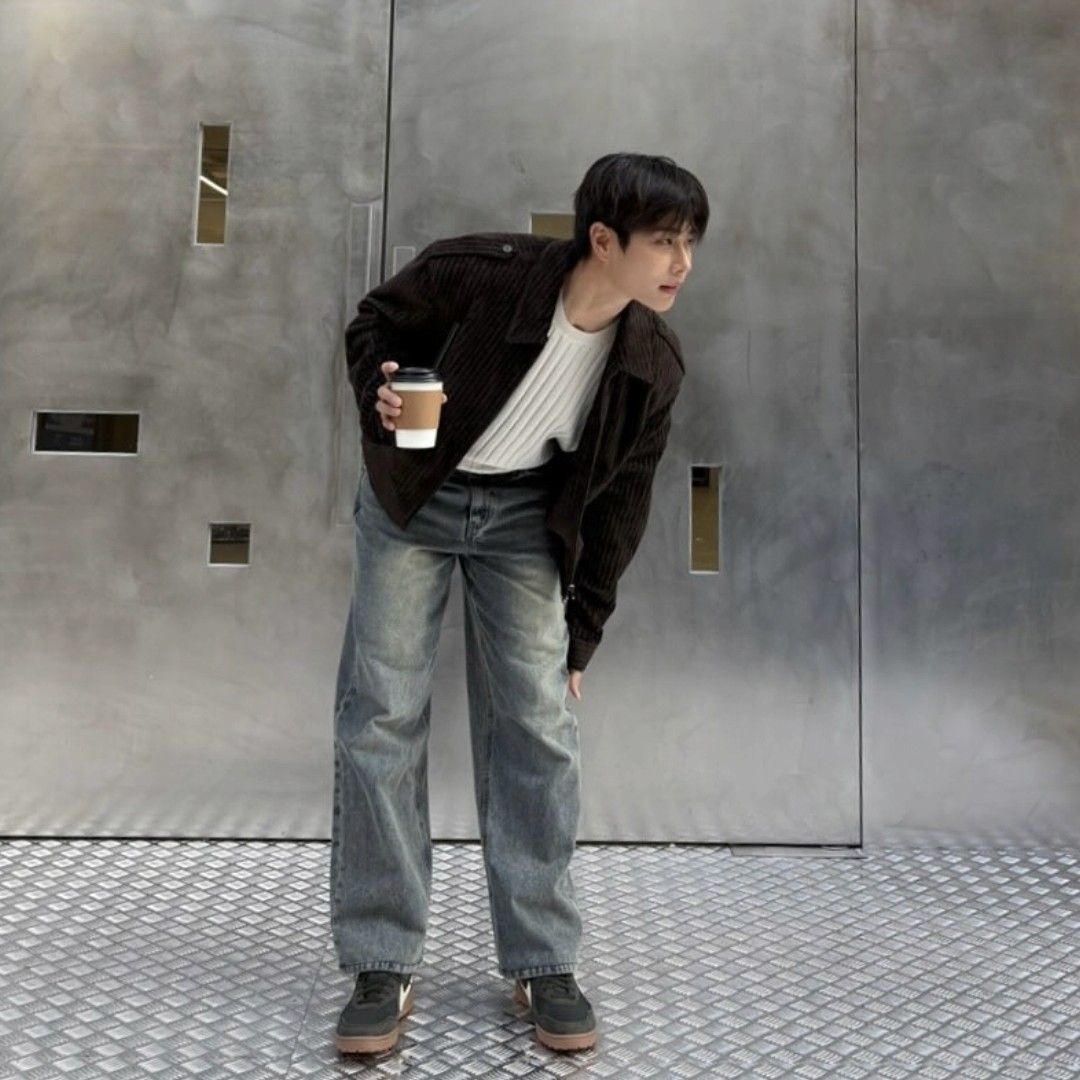 A moment captured by MJ (ASTRO)'s fan