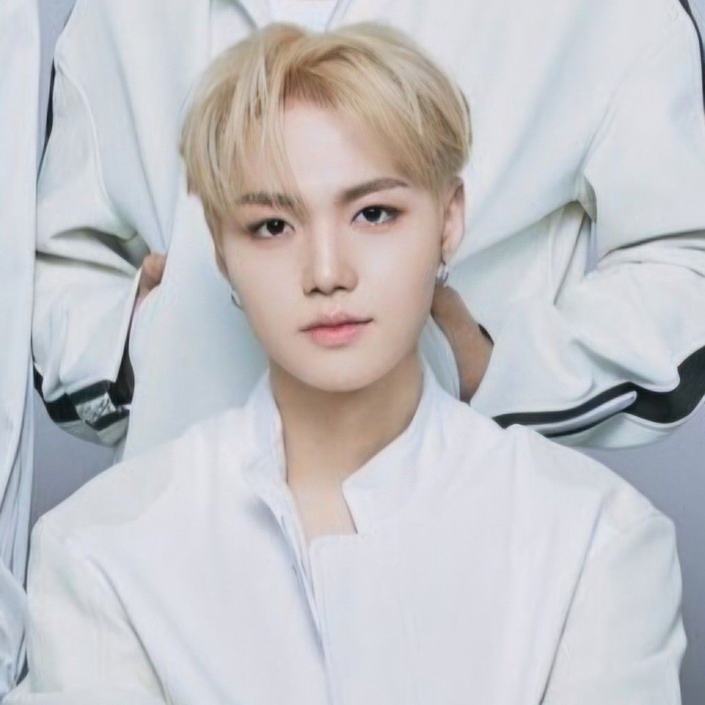 Latest photo of Doyoung (TREASURE)
