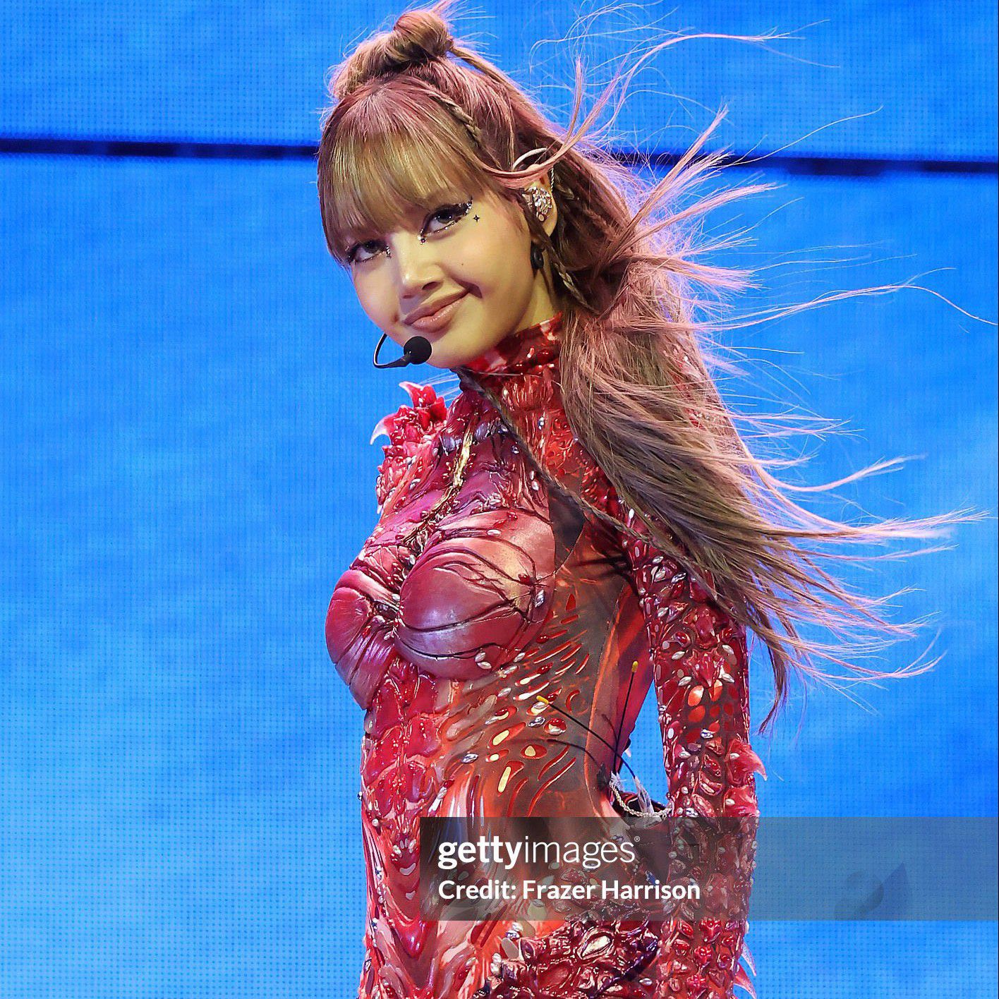 Lisa 粉絲於 7月20日 分享的照片 │ BLACKPINK Lisa 社群 │ 韓愛豆
