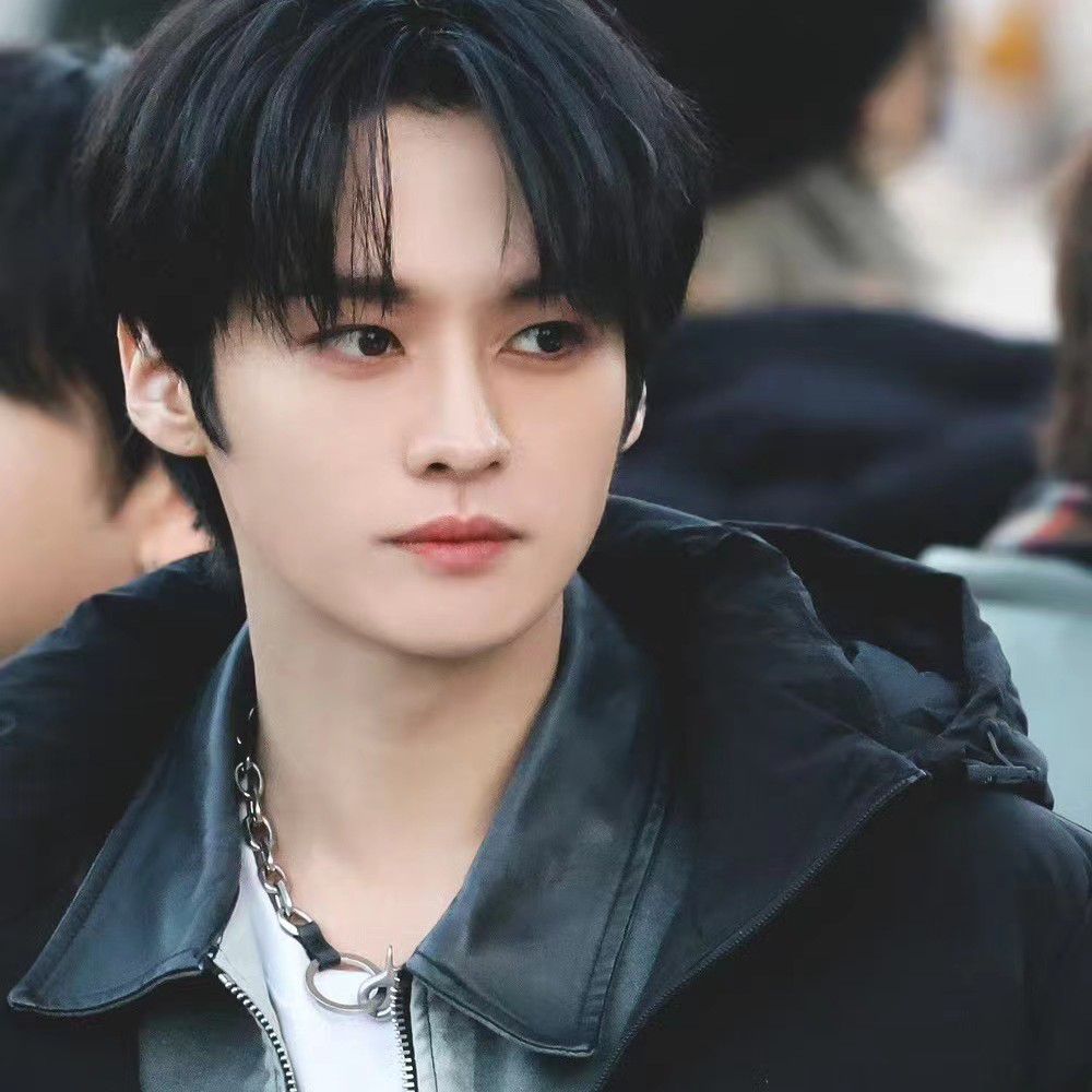 A moment captured by Lee Know (Stray Kids)'s fan