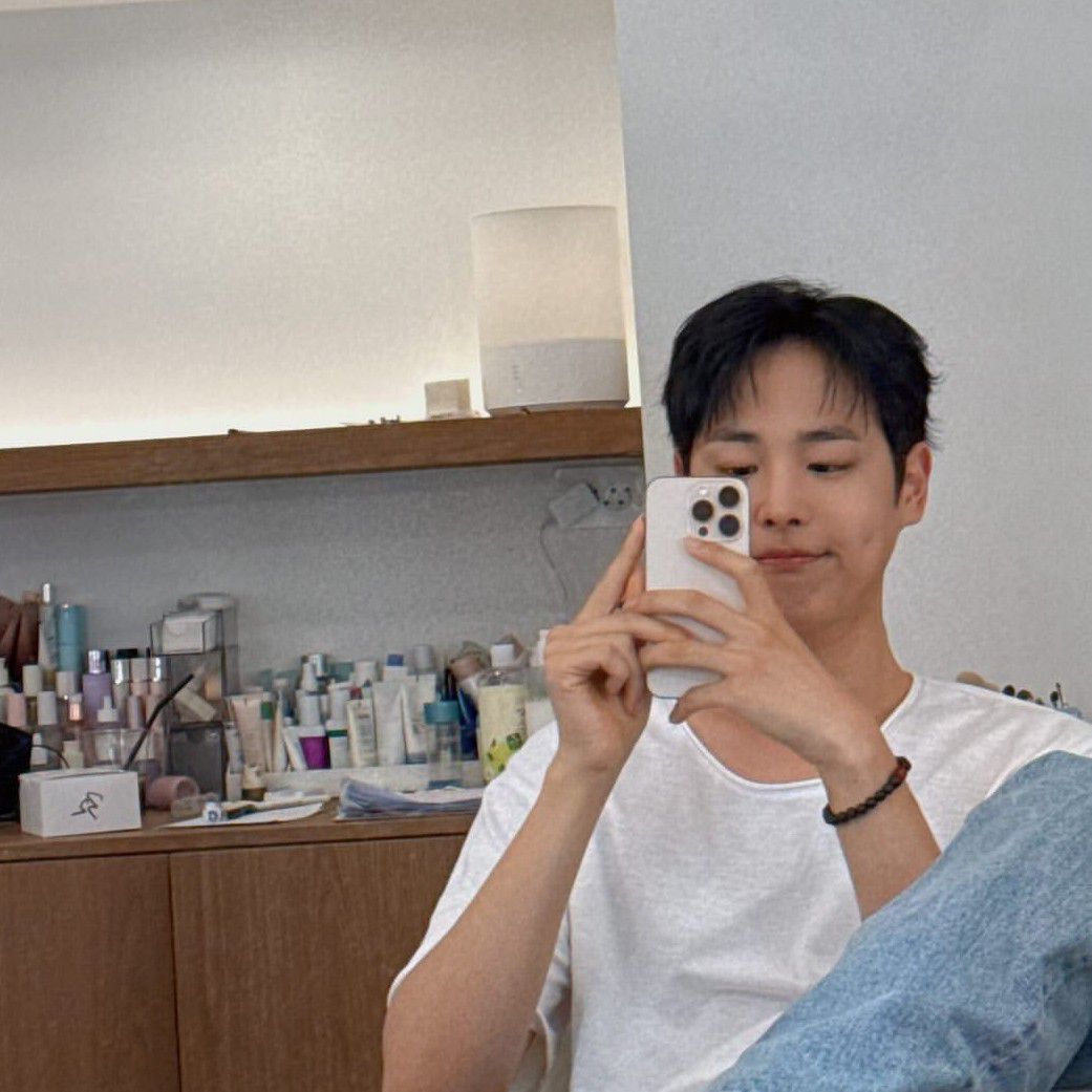 Latest photo of Choi Byungchan