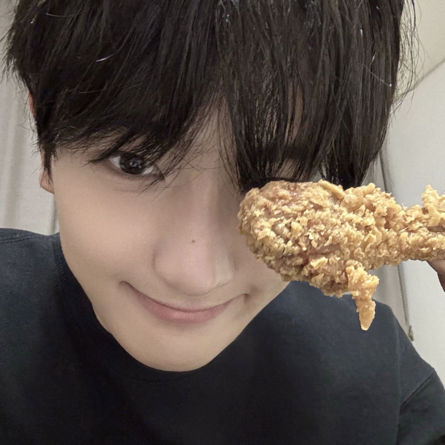 Momen yang diabadikan oleh penggemar Hyunjae (THE BOYZ)