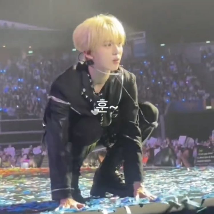 A moment captured by Han Yujin (ZEROBASEONE)'s fan